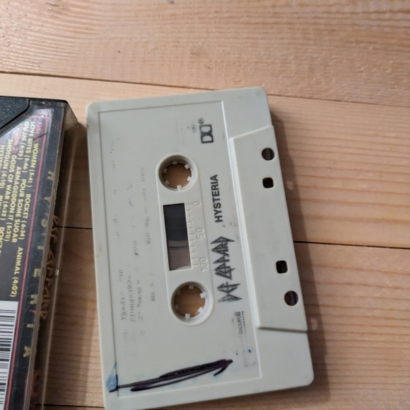 Def Leppard Hysteria Cassette Tape Pre-owned - Picture 5 of 6
